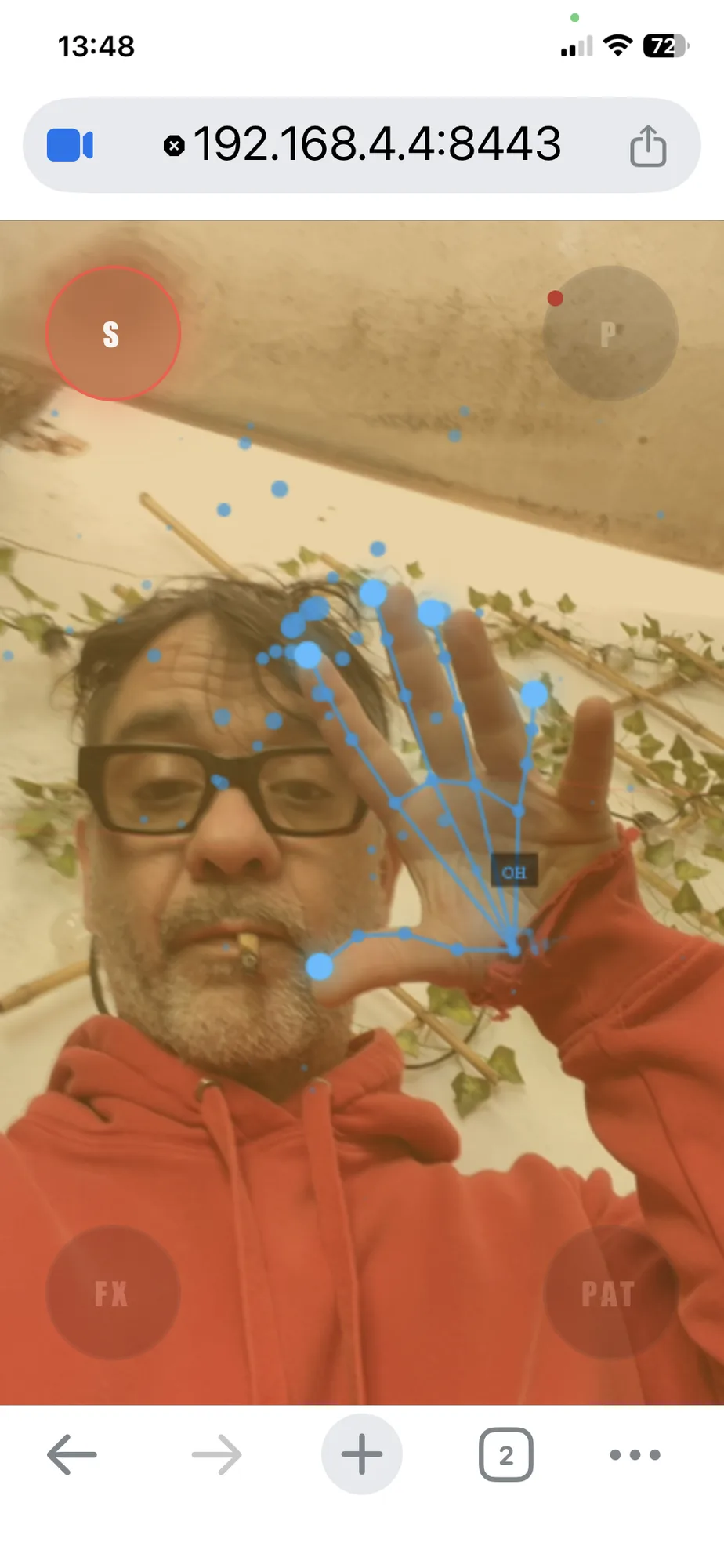 Experimento de control gestual en navegador con seguimiento de mano