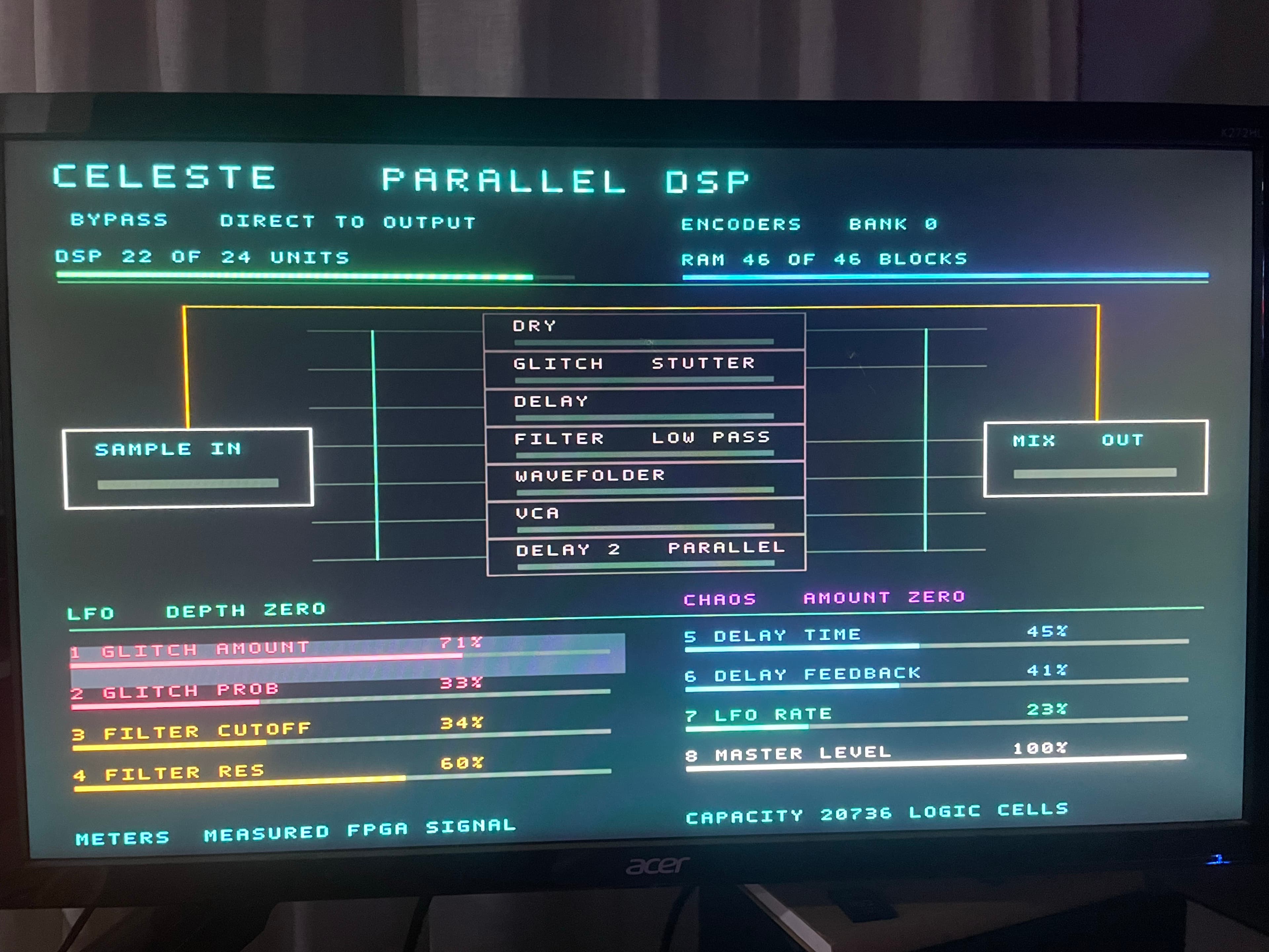 Fotografía real del monitor de CELESTE Parallel DSP: rutas de efectos, parámetros y medidores FPGA. Estado mostrado: bypass.