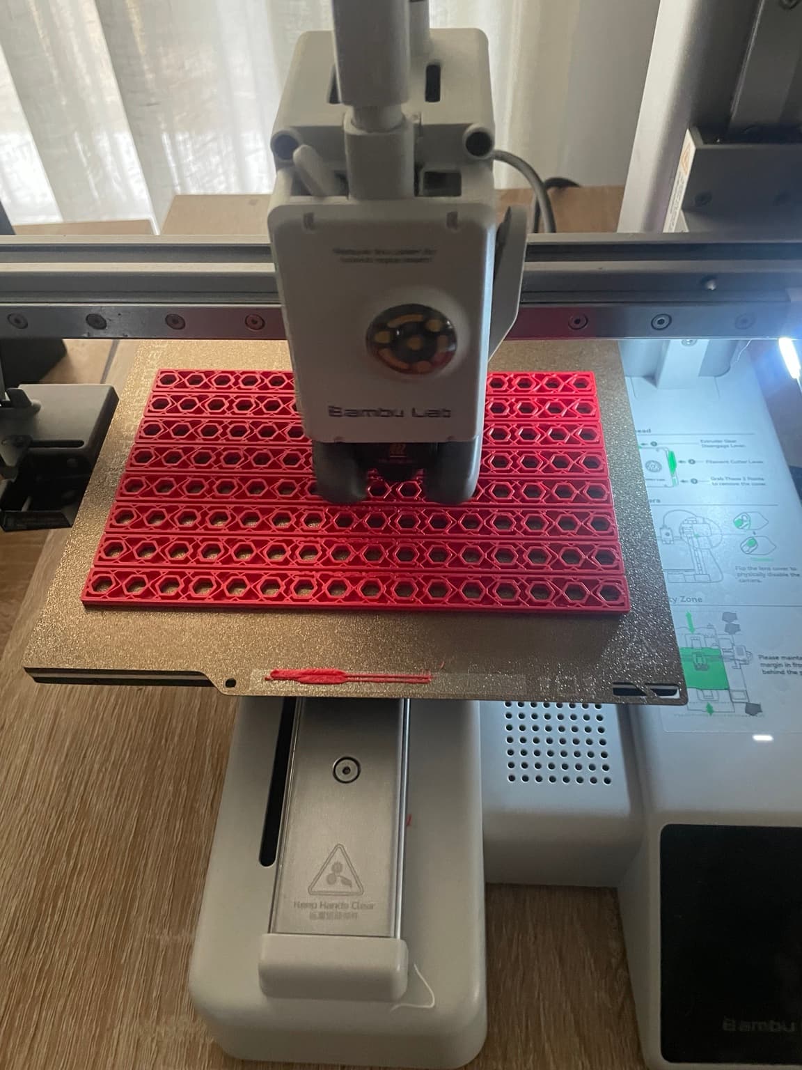 Foto eines laufenden 3D-Drucks aus der Entwicklung von Eurorack Parts.